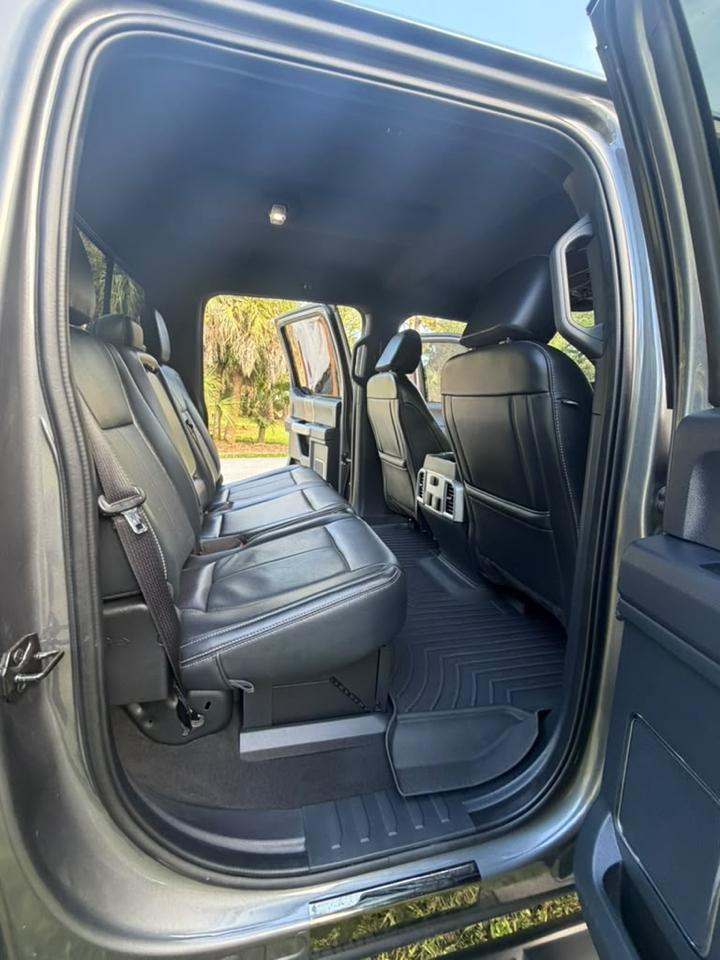 Ford Super Duty F-250 SRW 4WD Crew Cab 156" Lariat 2022