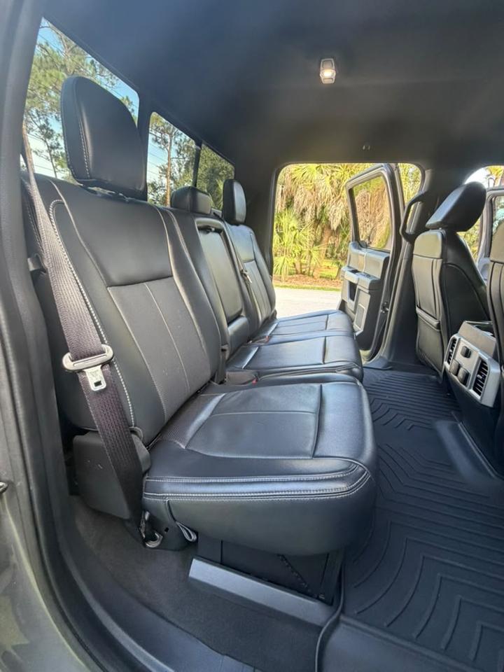 Ford Super Duty F-250 SRW 4WD Crew Cab 156" Lariat 2022