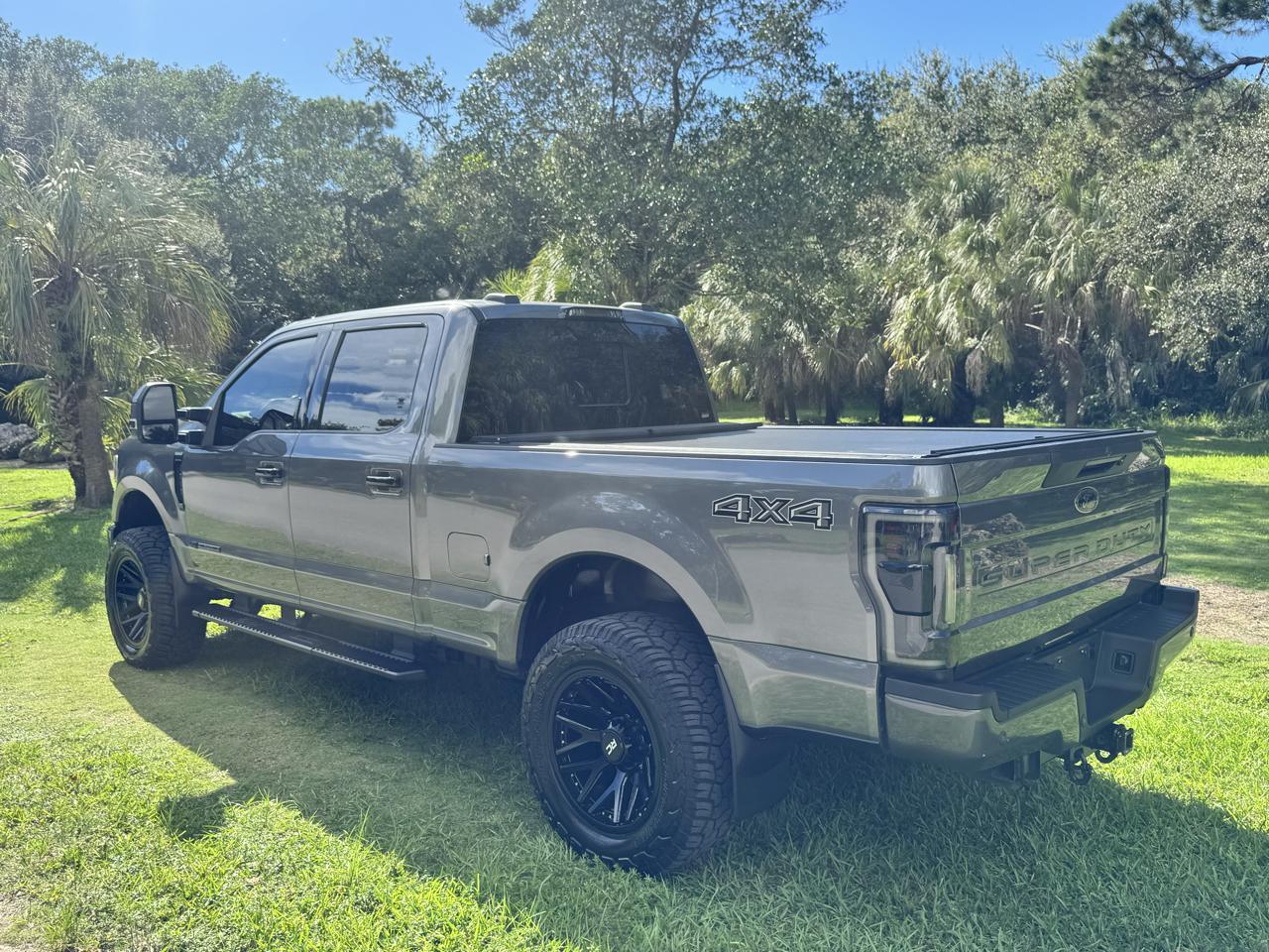 Ford Super Duty F-250 SRW 4WD Crew Cab 156" Lariat 2022