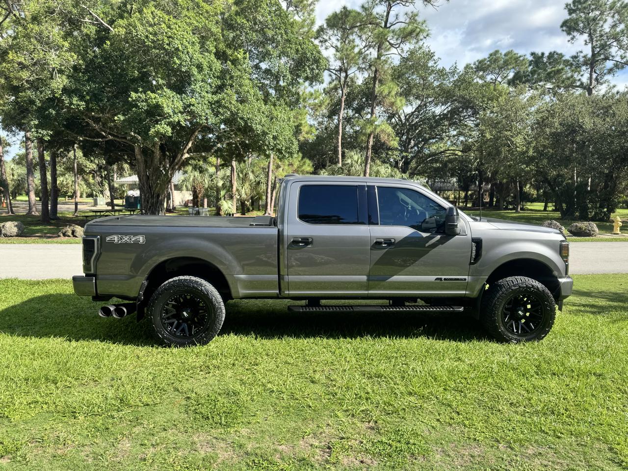 Ford Super Duty F-250 SRW 4WD Crew Cab 156" Lariat 2022