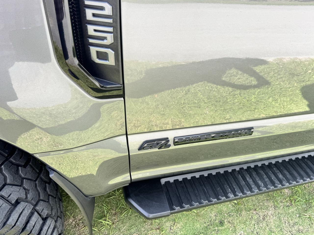 Ford Super Duty F-250 SRW 4WD Crew Cab 156" Lariat 2022