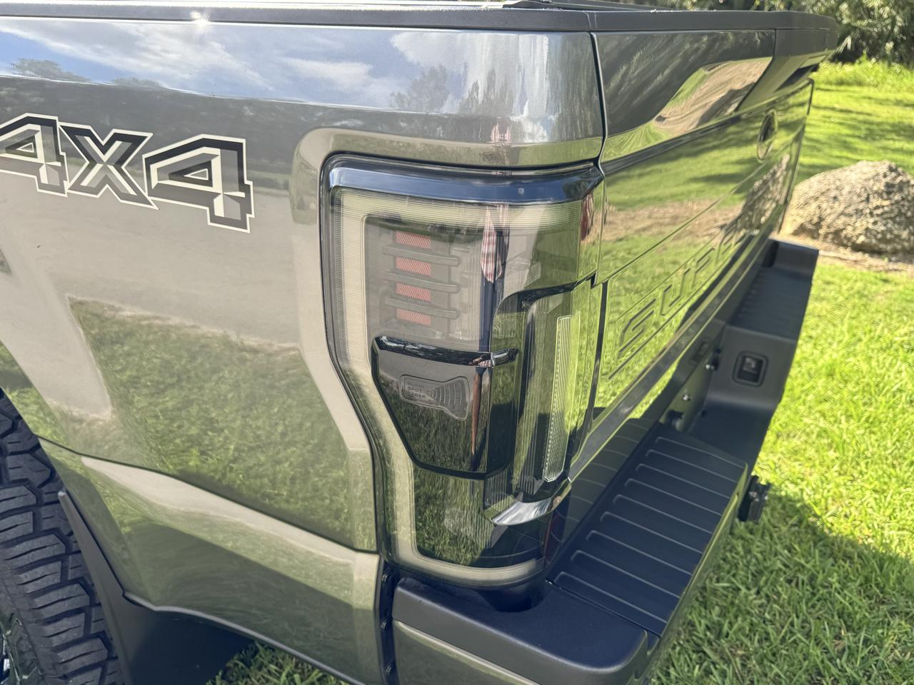 Ford Super Duty F-250 SRW 4WD Crew Cab 156" Lariat 2022