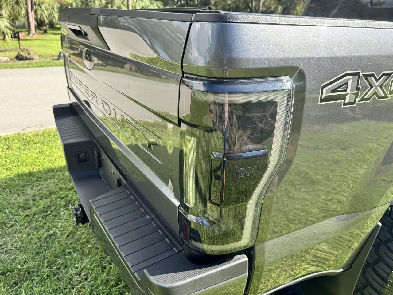 Ford Super Duty F-250 SRW 4WD Crew Cab 156" Lariat 2022