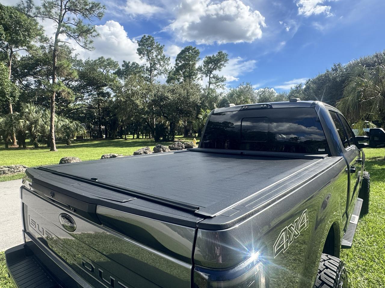 Ford Super Duty F-250 SRW 4WD Crew Cab 156" Lariat 2022