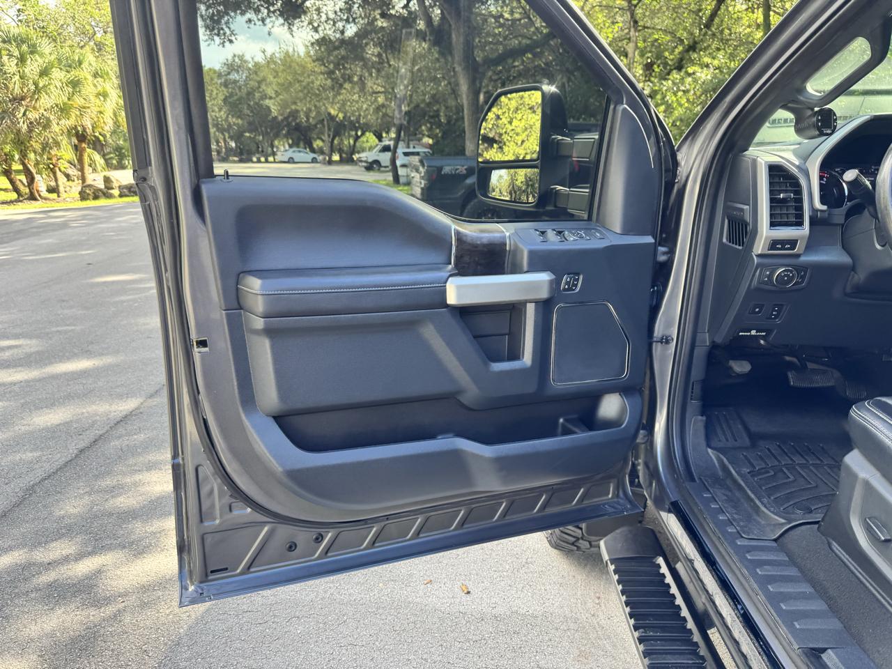 Ford Super Duty F-250 SRW 4WD Crew Cab 156" Lariat 2022