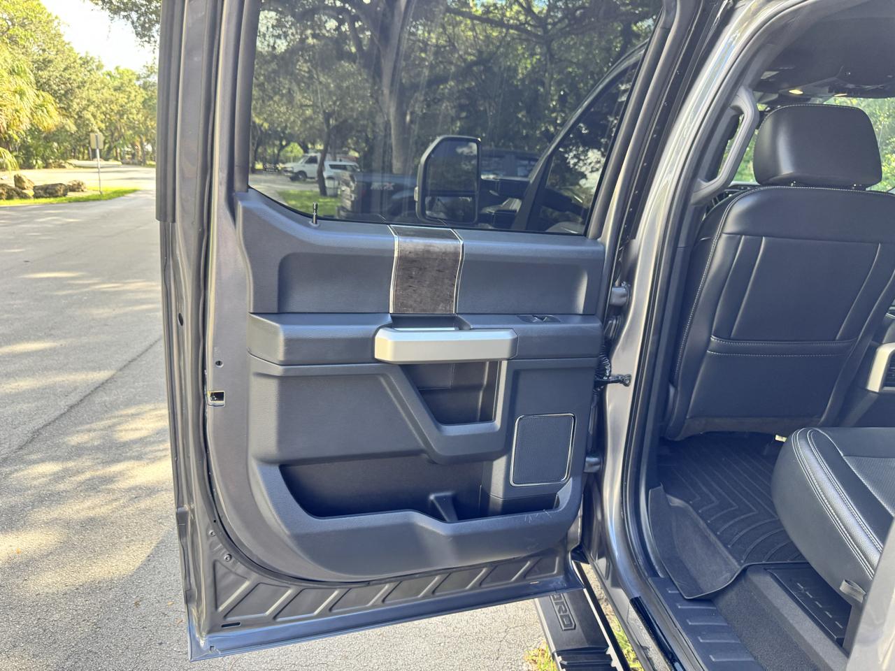 Ford Super Duty F-250 SRW 4WD Crew Cab 156" Lariat 2022
