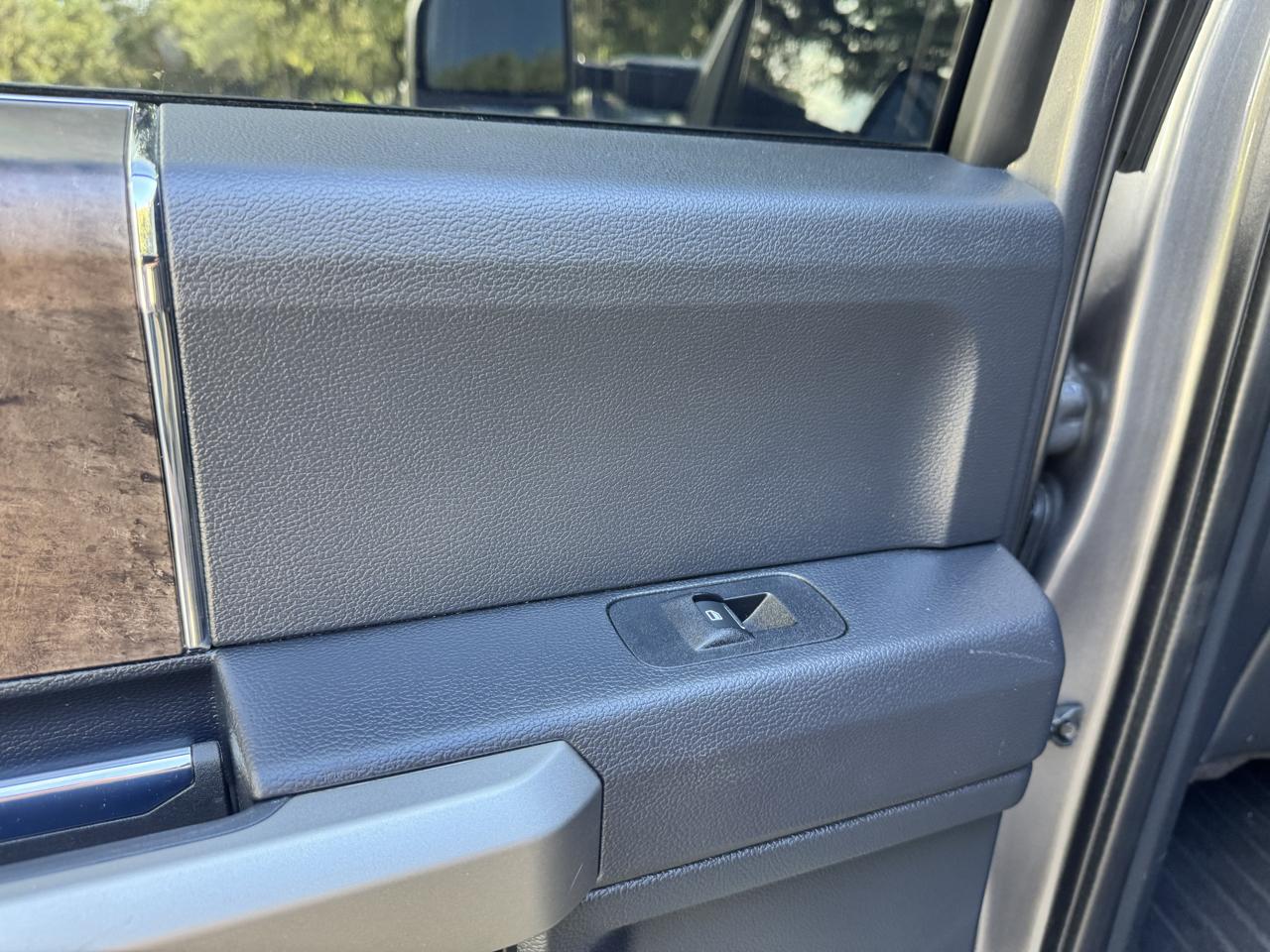Ford Super Duty F-250 SRW 4WD Crew Cab 156" Lariat 2022