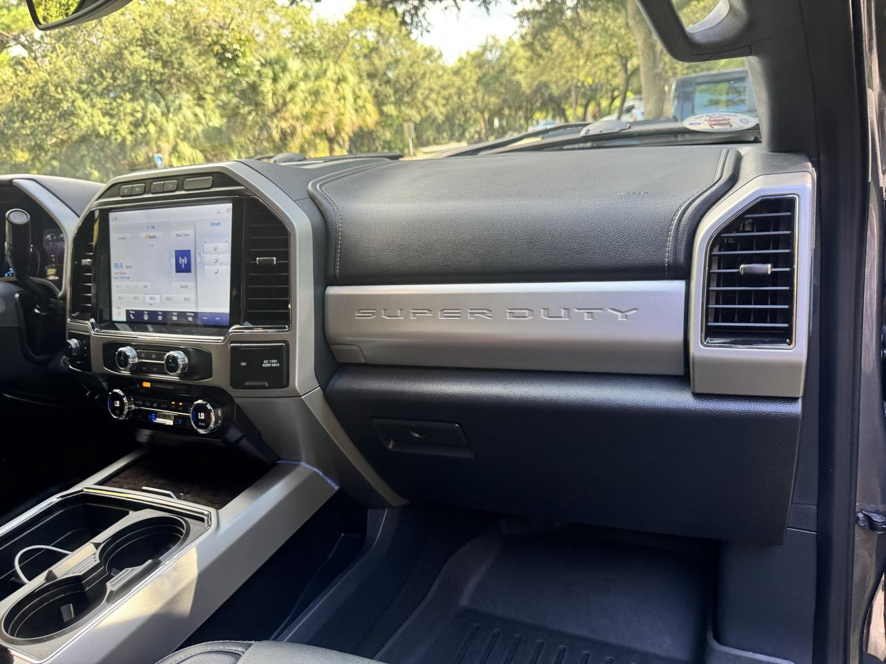 Ford Super Duty F-250 SRW 4WD Crew Cab 156" Lariat 2022