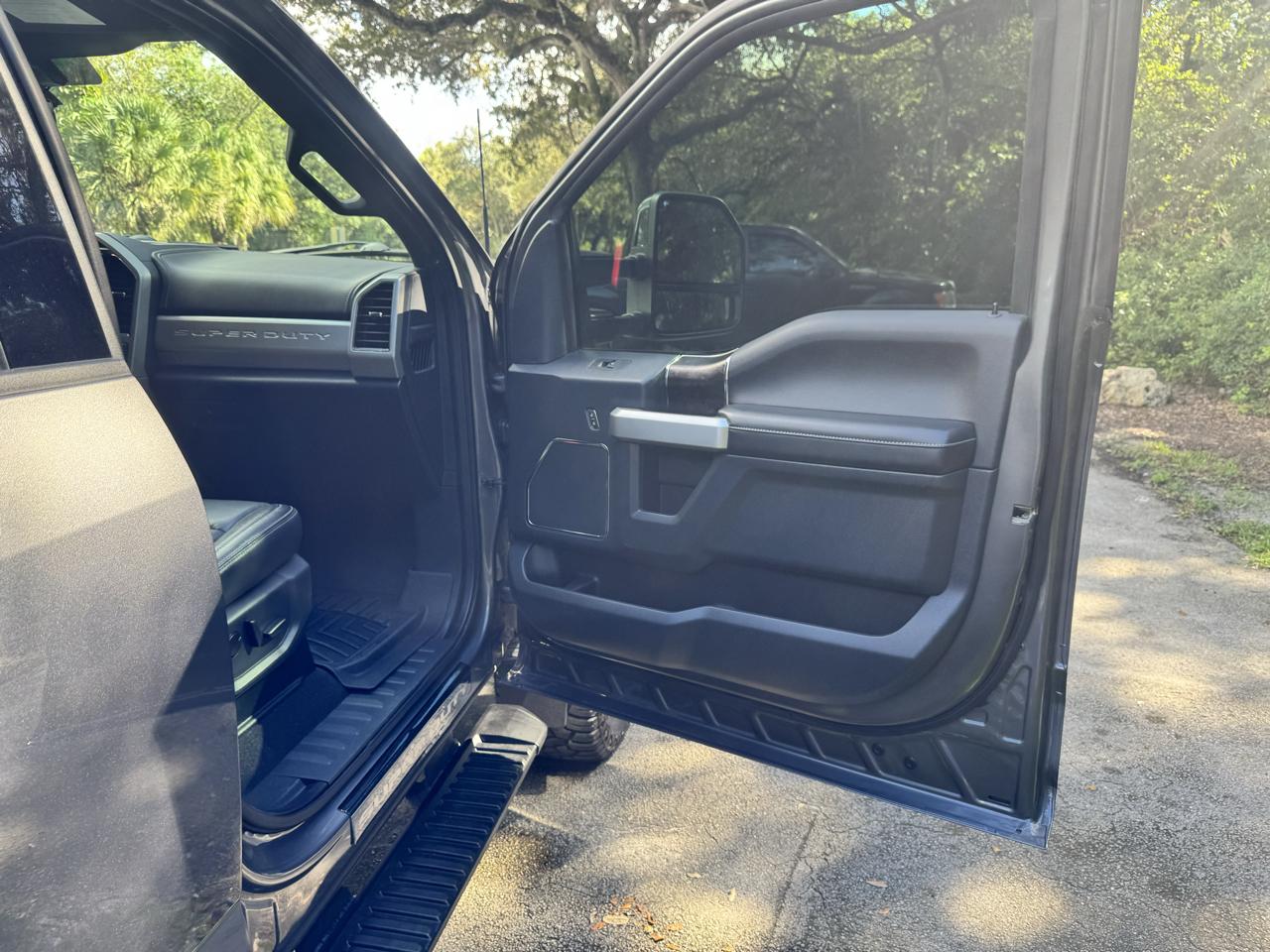 Ford Super Duty F-250 SRW 4WD Crew Cab 156" Lariat 2022