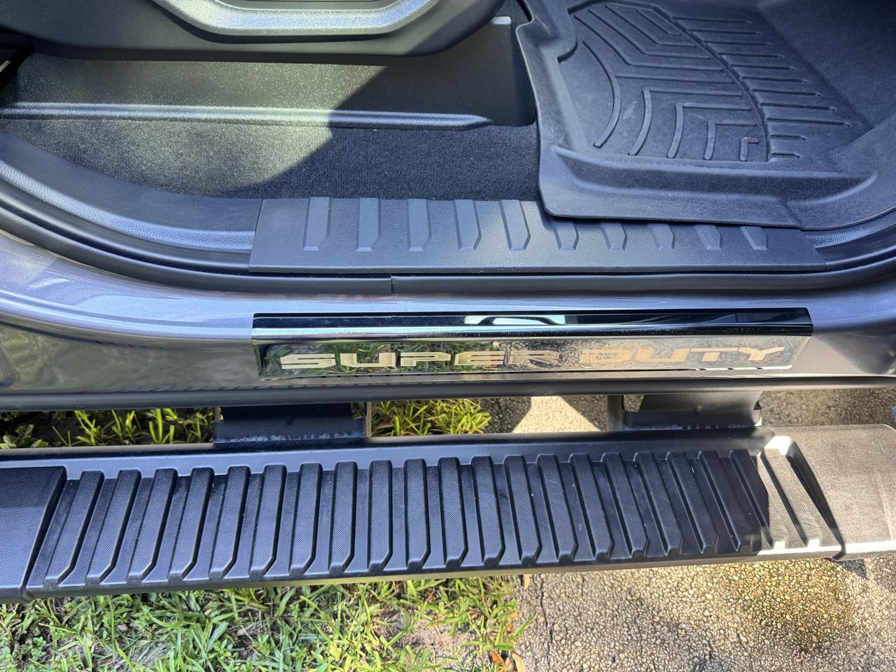 Ford Super Duty F-250 SRW 4WD Crew Cab 156" Lariat 2022