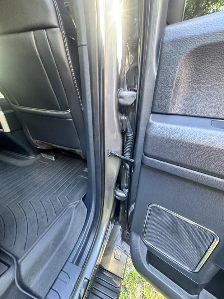 Ford Super Duty F-250 SRW 4WD Crew Cab 156" Lariat 2022