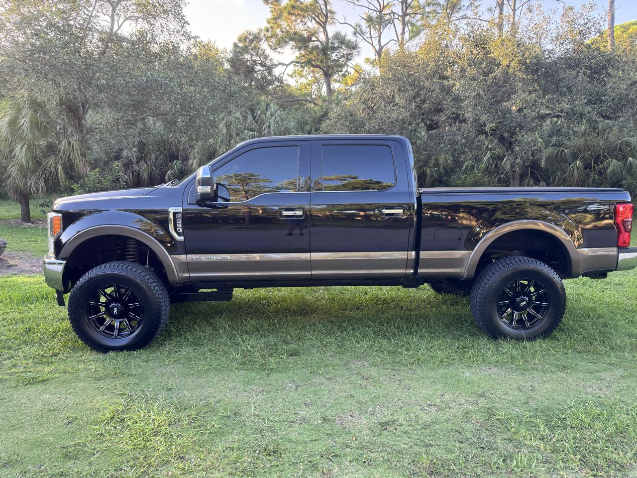 Ford Super Duty F-250 SRW King Ranch 4WD Crew Cab 8' Box 2017