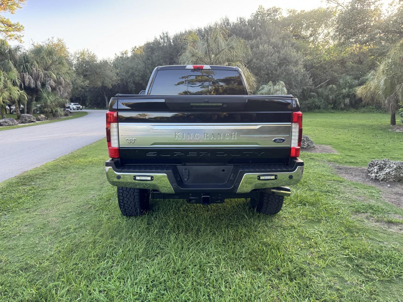 Ford Super Duty F-250 SRW King Ranch 4WD Crew Cab 8' Box 2017