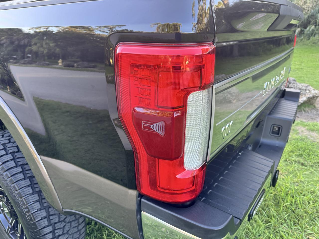 Ford Super Duty F-250 SRW King Ranch 4WD Crew Cab 8' Box 2017