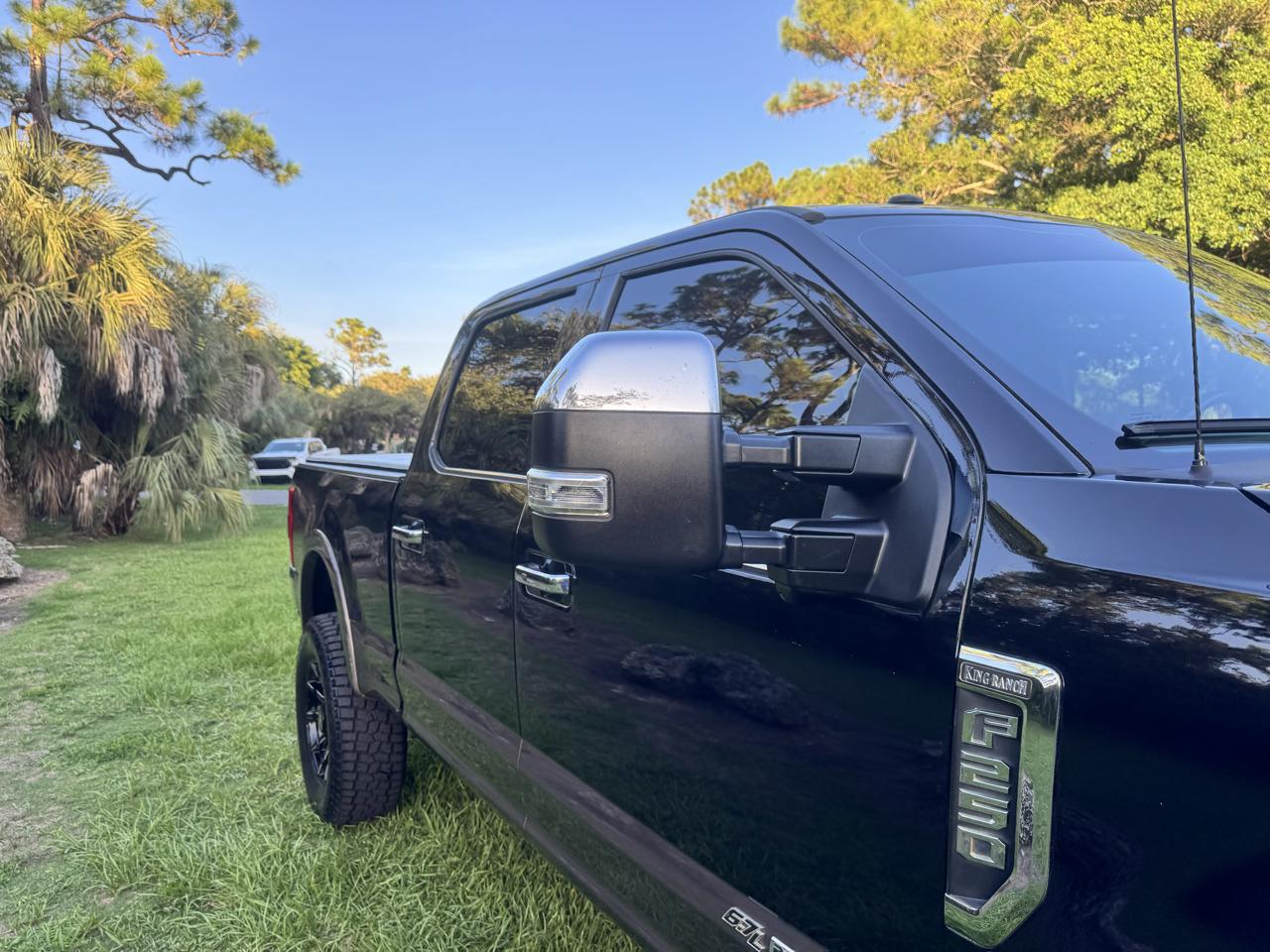 Ford Super Duty F-250 SRW King Ranch 4WD Crew Cab 8' Box 2017