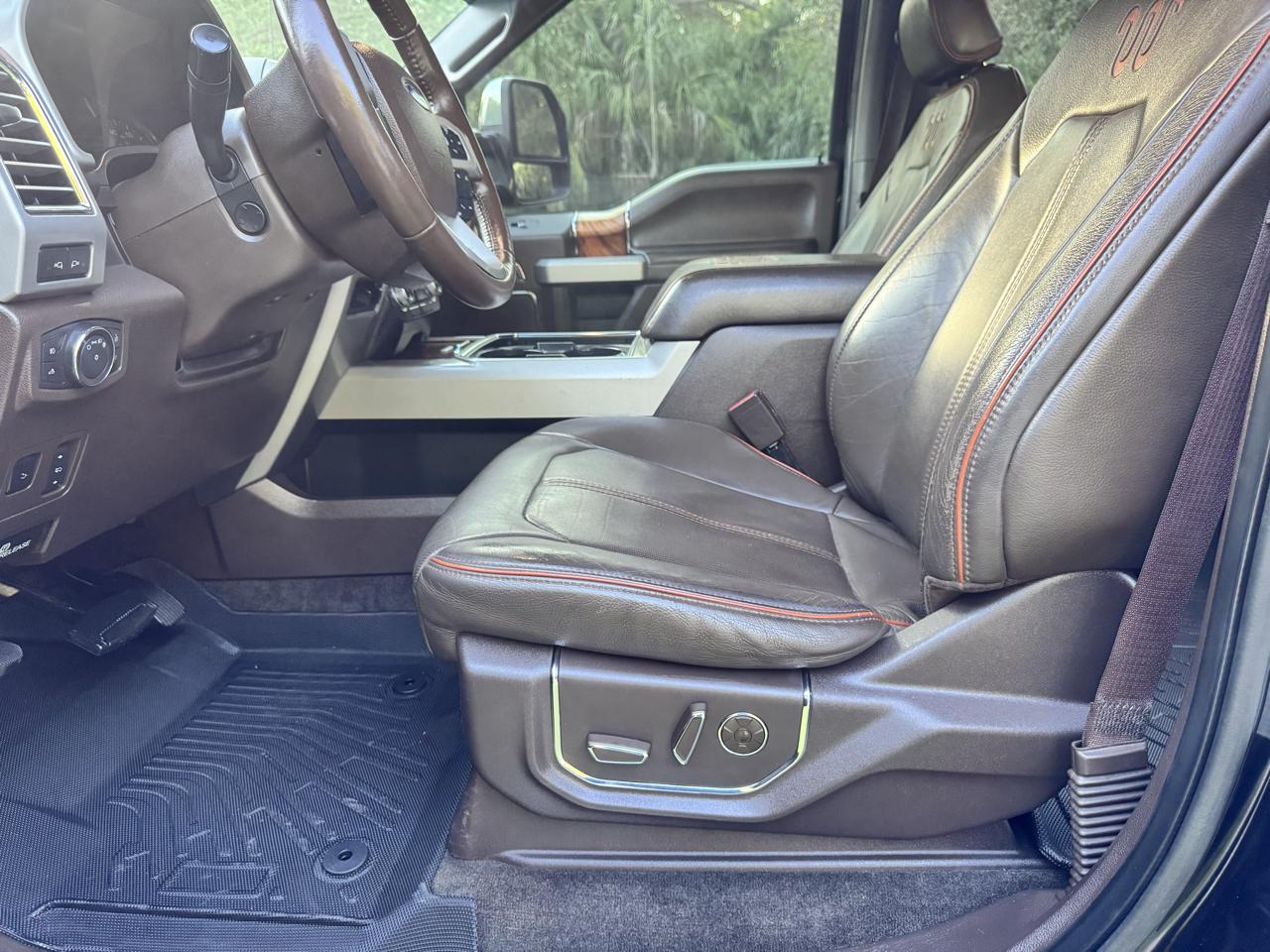 Ford Super Duty F-250 SRW King Ranch 4WD Crew Cab 8' Box 2017