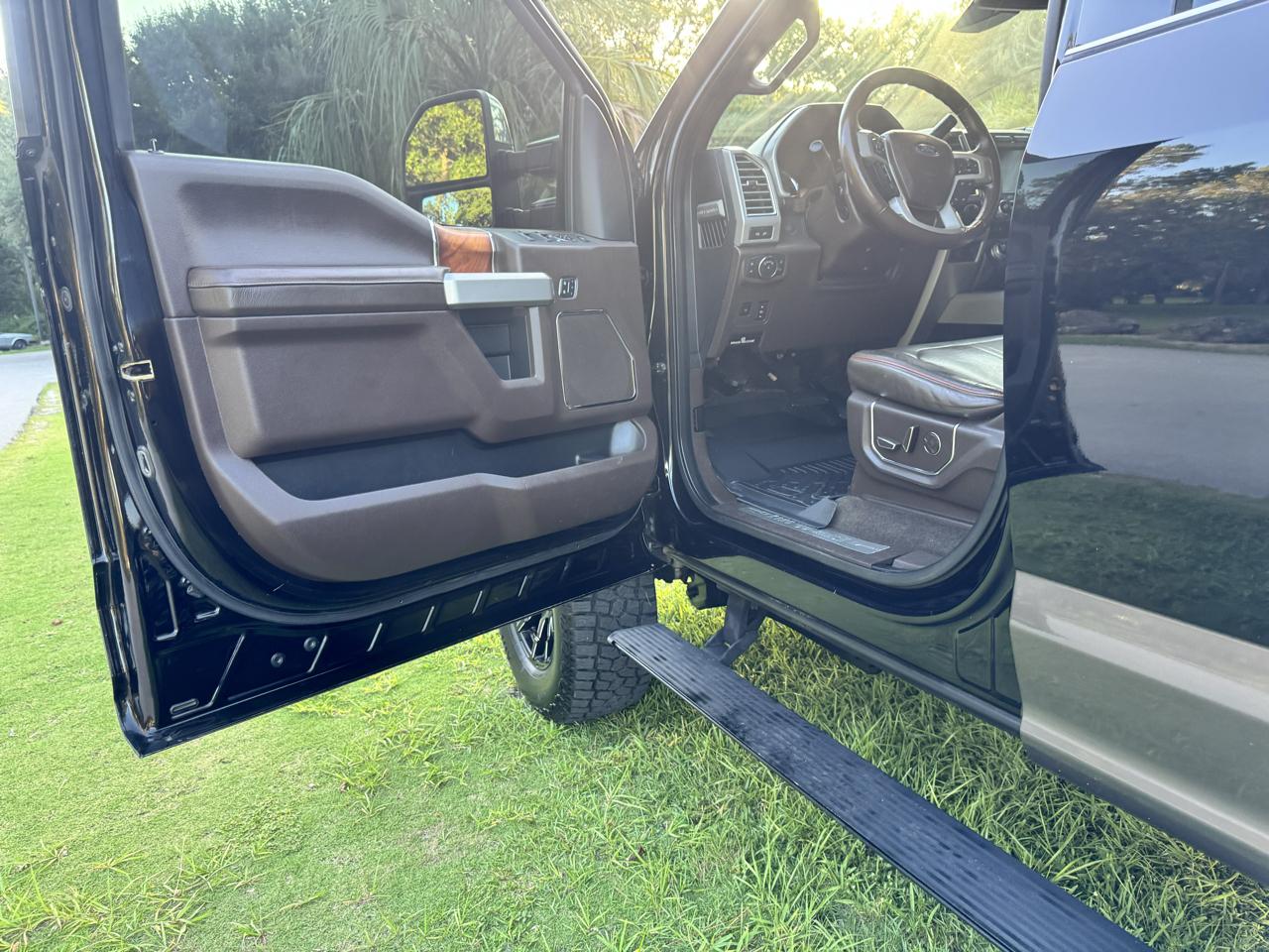 Ford Super Duty F-250 SRW King Ranch 4WD Crew Cab 8' Box 2017