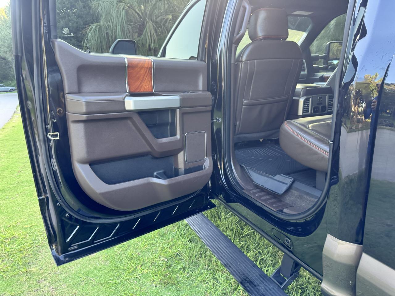 Ford Super Duty F-250 SRW King Ranch 4WD Crew Cab 8' Box 2017