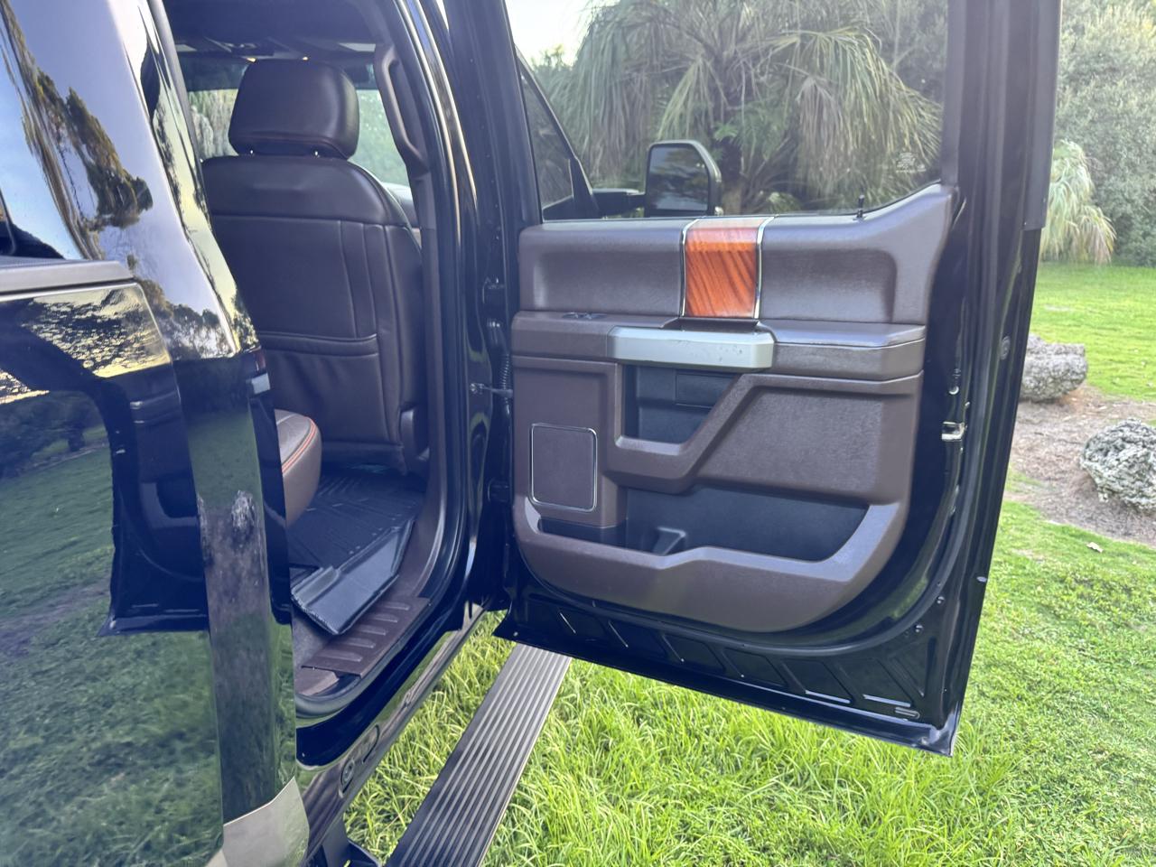 Ford Super Duty F-250 SRW King Ranch 4WD Crew Cab 8' Box 2017