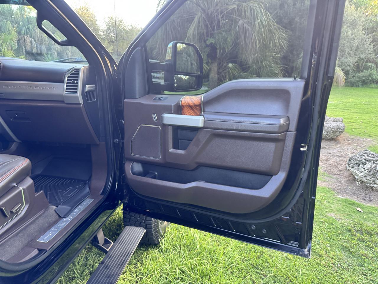 Ford Super Duty F-250 SRW King Ranch 4WD Crew Cab 8' Box 2017