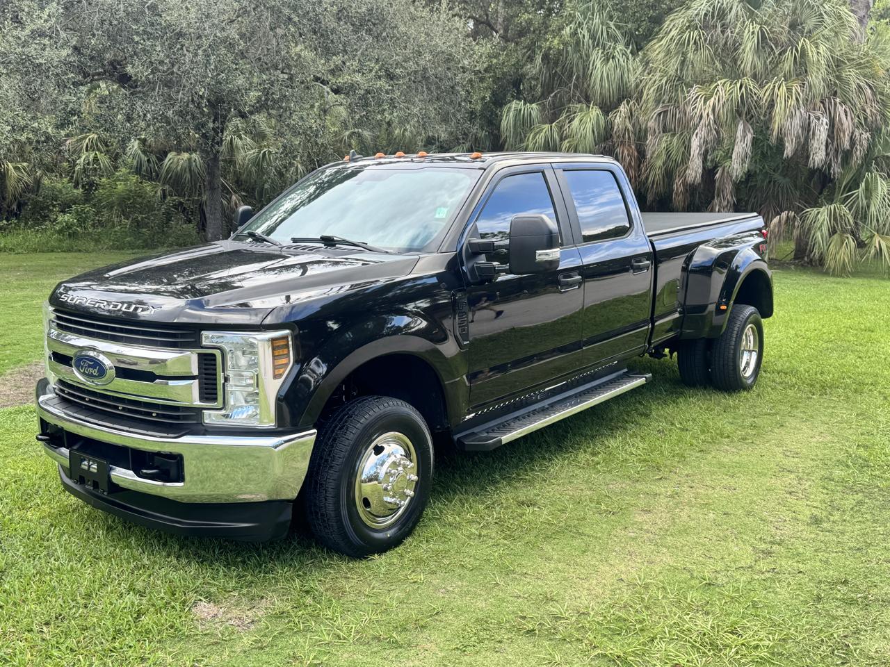 Ford Super Duty F-350 DRW XLT 4WD Crew Cab 8' Box 2019
