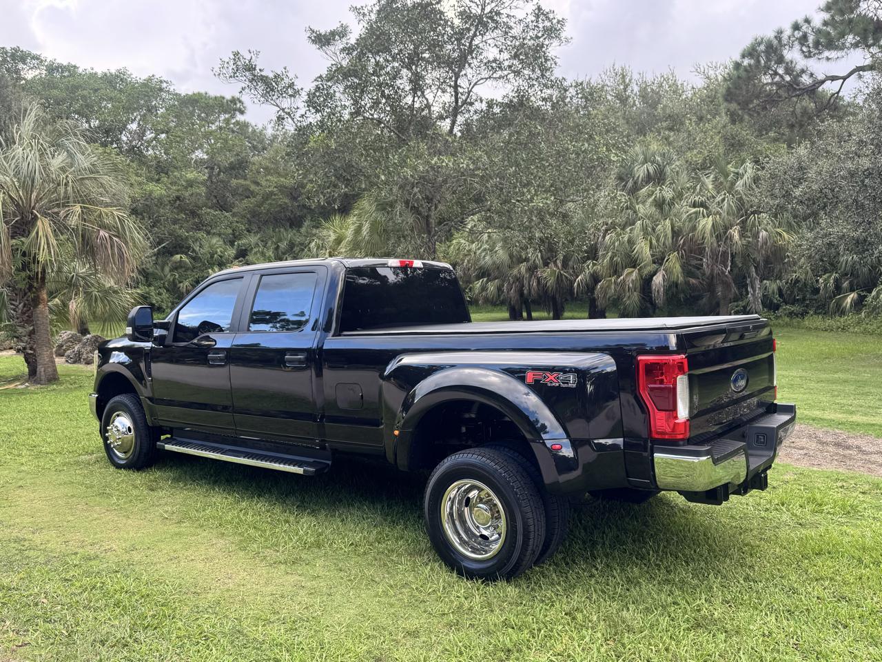 Ford Super Duty F-350 DRW XLT 4WD Crew Cab 8' Box 2019