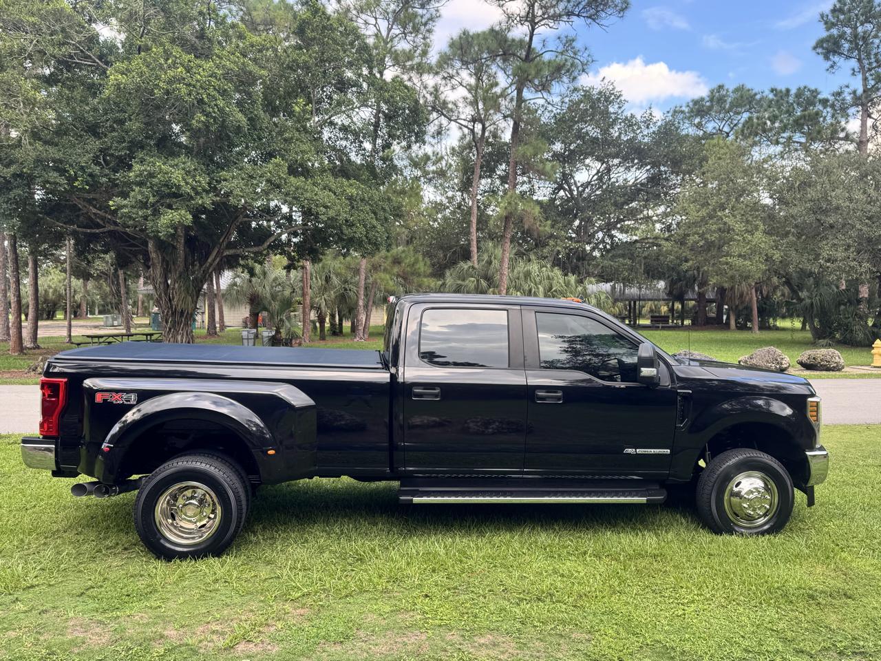 Ford Super Duty F-350 DRW XLT 4WD Crew Cab 8' Box 2019
