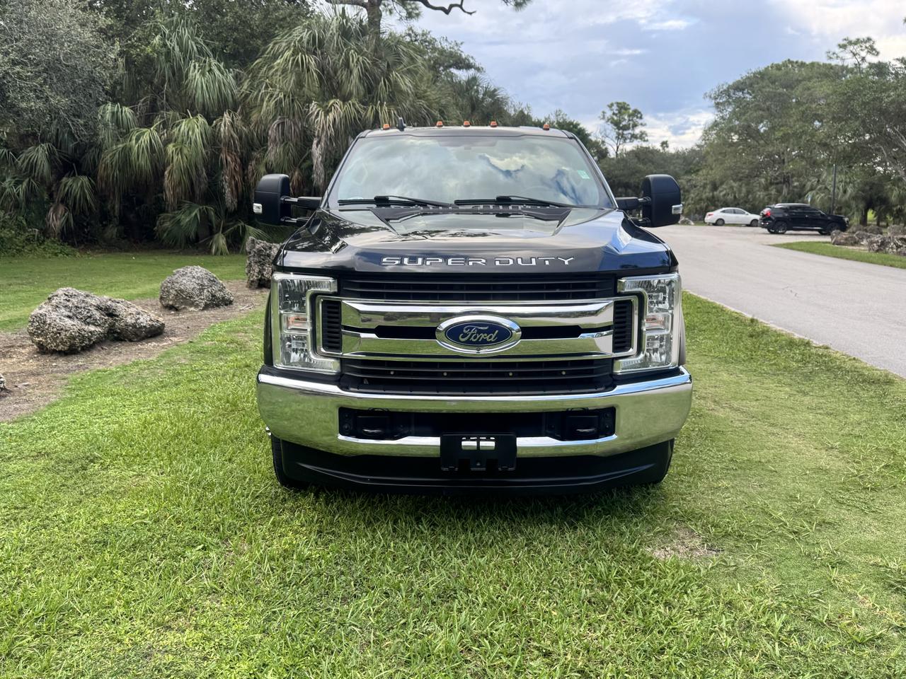 Ford Super Duty F-350 DRW XLT 4WD Crew Cab 8' Box 2019