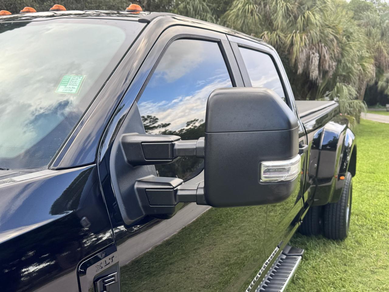 Ford Super Duty F-350 DRW XLT 4WD Crew Cab 8' Box 2019