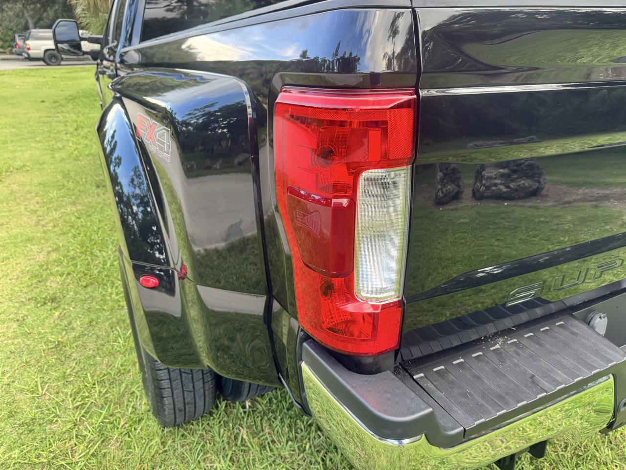 Ford Super Duty F-350 DRW XLT 4WD Crew Cab 8' Box 2019