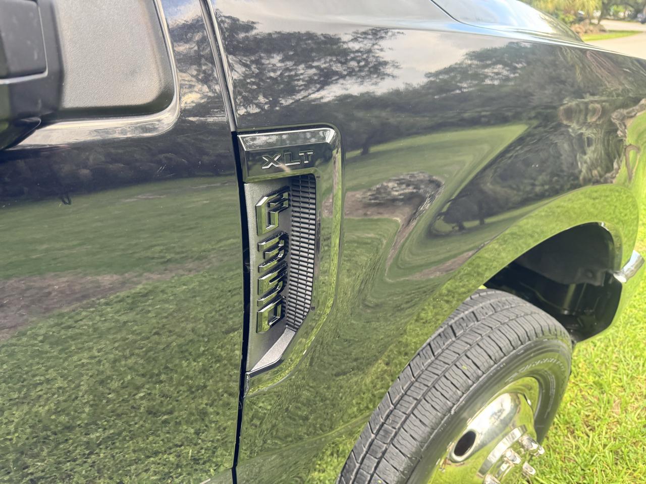 Ford Super Duty F-350 DRW XLT 4WD Crew Cab 8' Box 2019