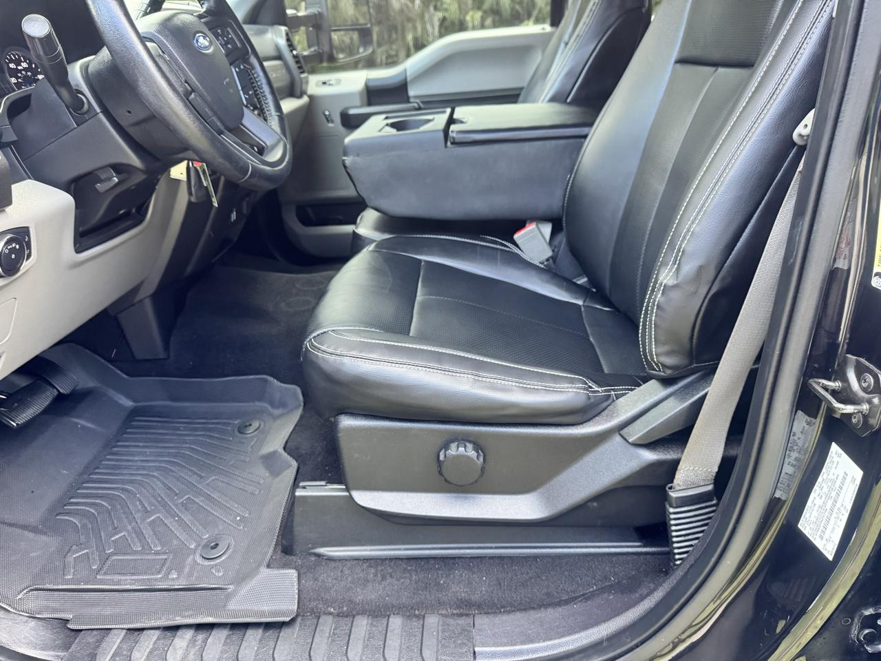 Ford Super Duty F-350 DRW XLT 4WD Crew Cab 8' Box 2019