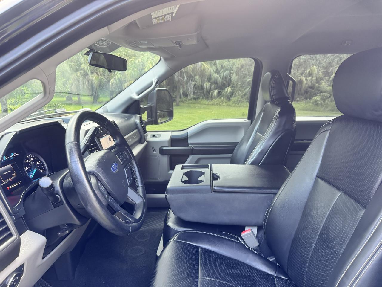 Ford Super Duty F-350 DRW XLT 4WD Crew Cab 8' Box 2019