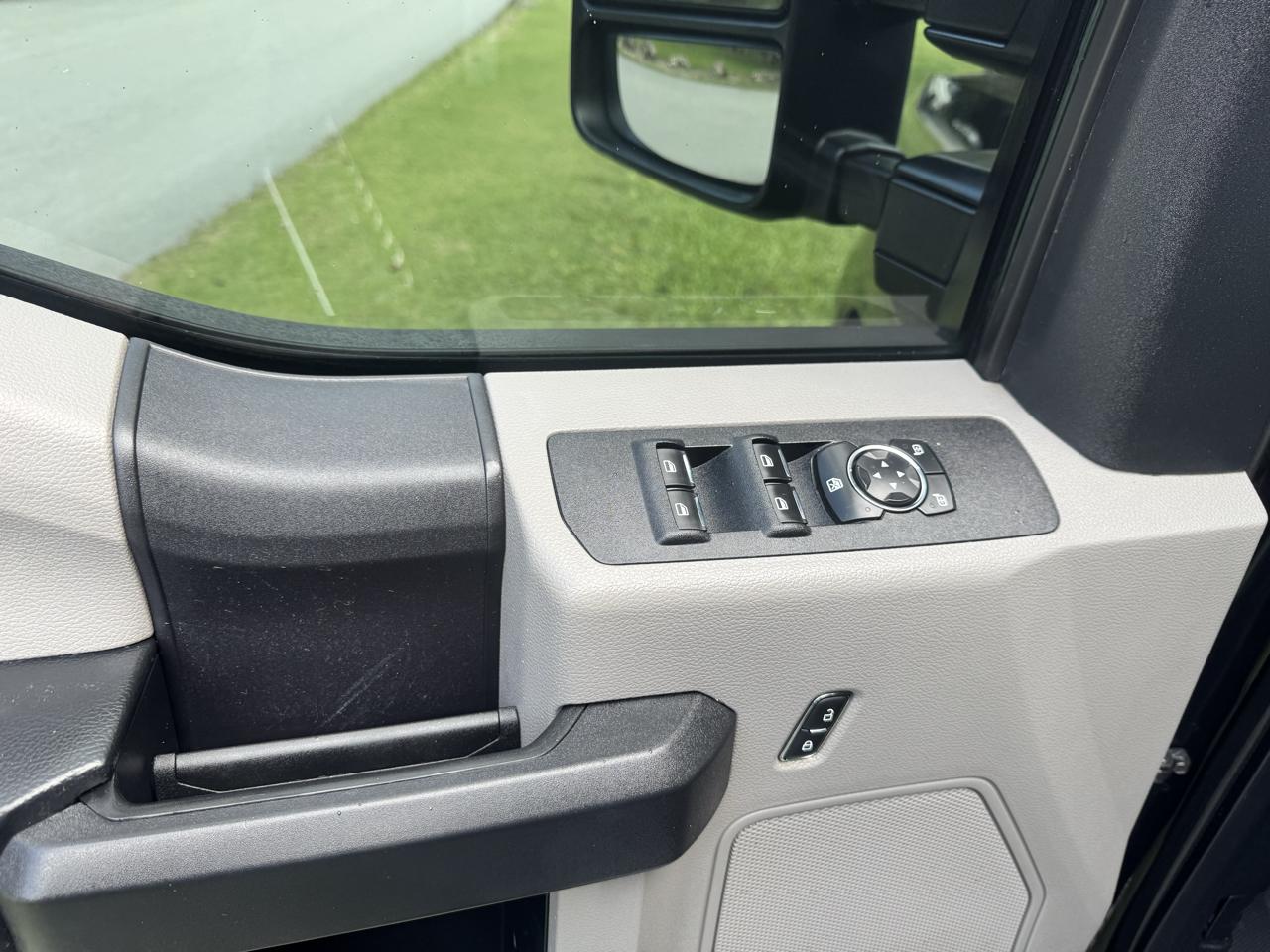 Ford Super Duty F-350 DRW XLT 4WD Crew Cab 8' Box 2019