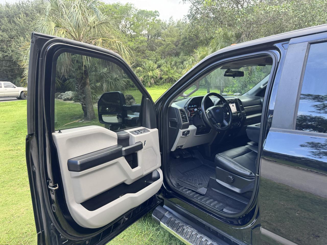 Ford Super Duty F-350 DRW XLT 4WD Crew Cab 8' Box 2019