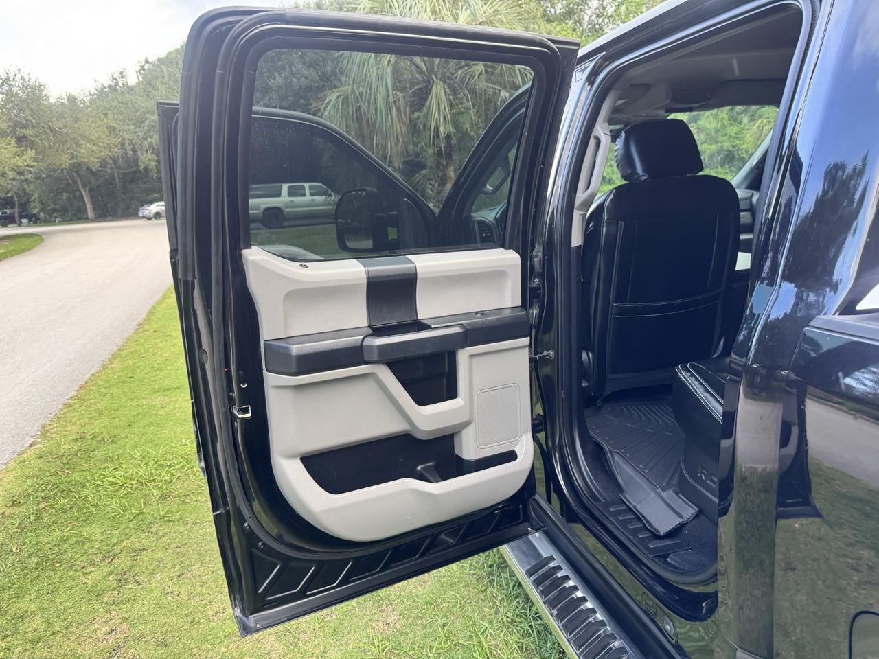Ford Super Duty F-350 DRW XLT 4WD Crew Cab 8' Box 2019