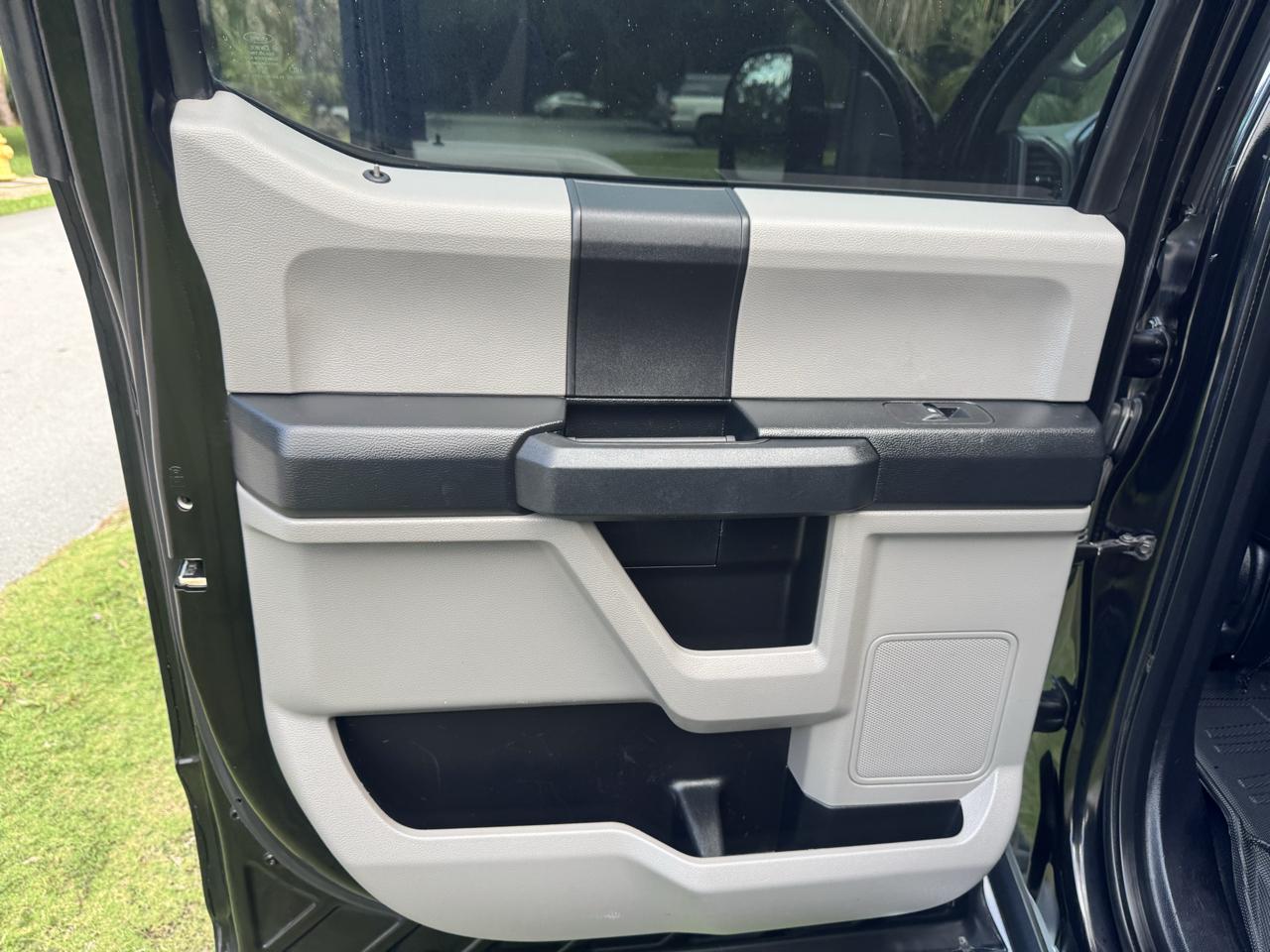 Ford Super Duty F-350 DRW XLT 4WD Crew Cab 8' Box 2019