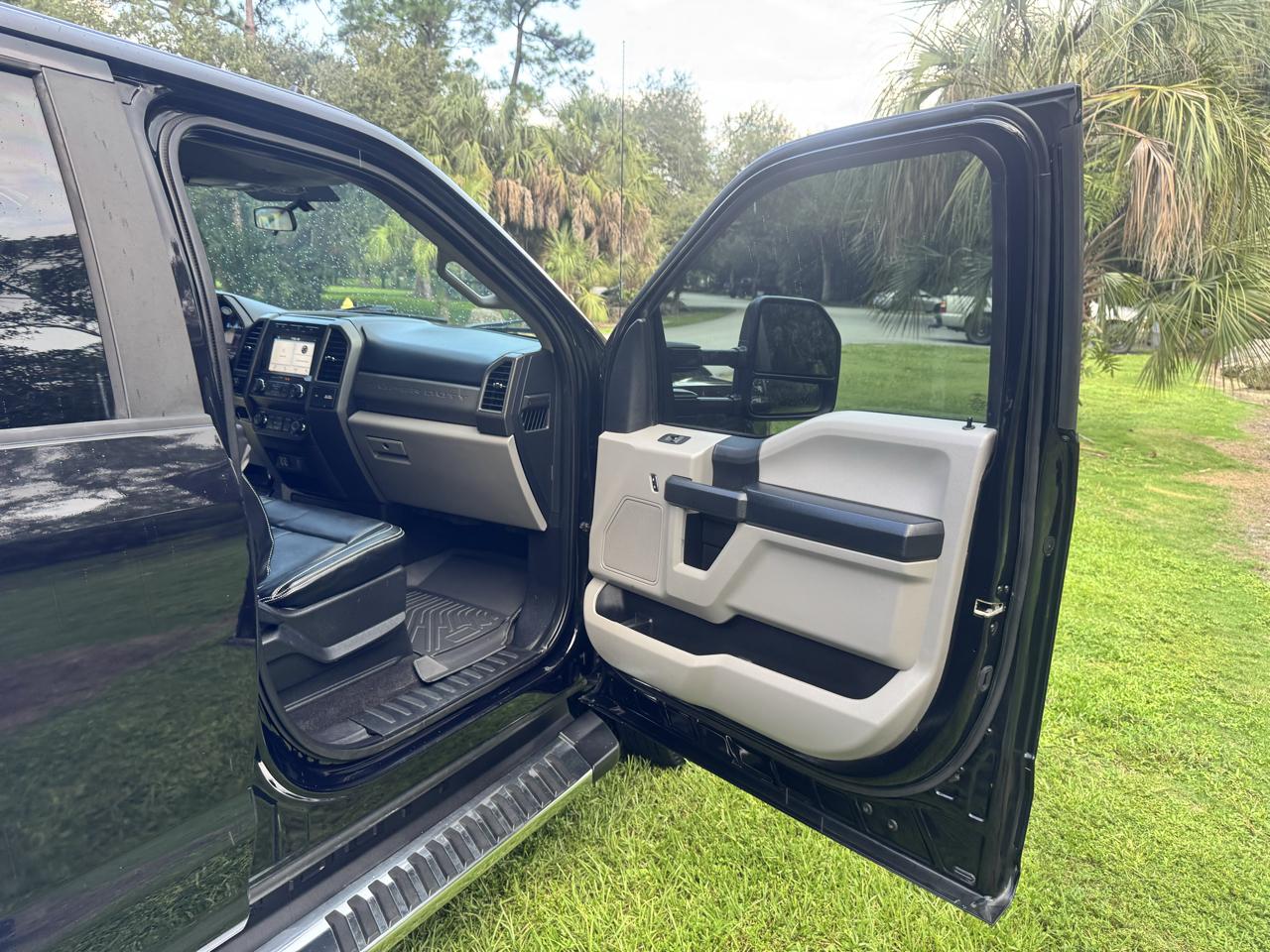 Ford Super Duty F-350 DRW XLT 4WD Crew Cab 8' Box 2019