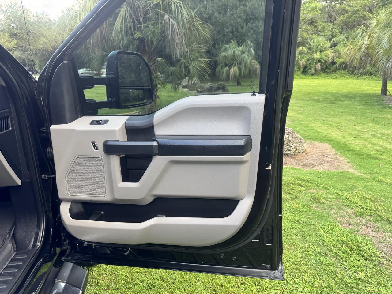 Ford Super Duty F-350 DRW XLT 4WD Crew Cab 8' Box 2019