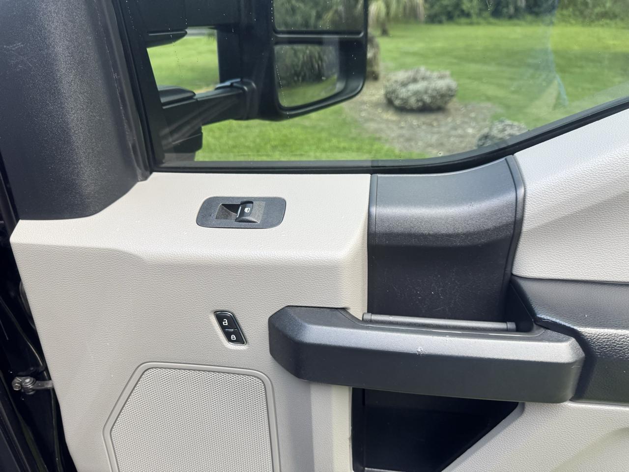 Ford Super Duty F-350 DRW XLT 4WD Crew Cab 8' Box 2019