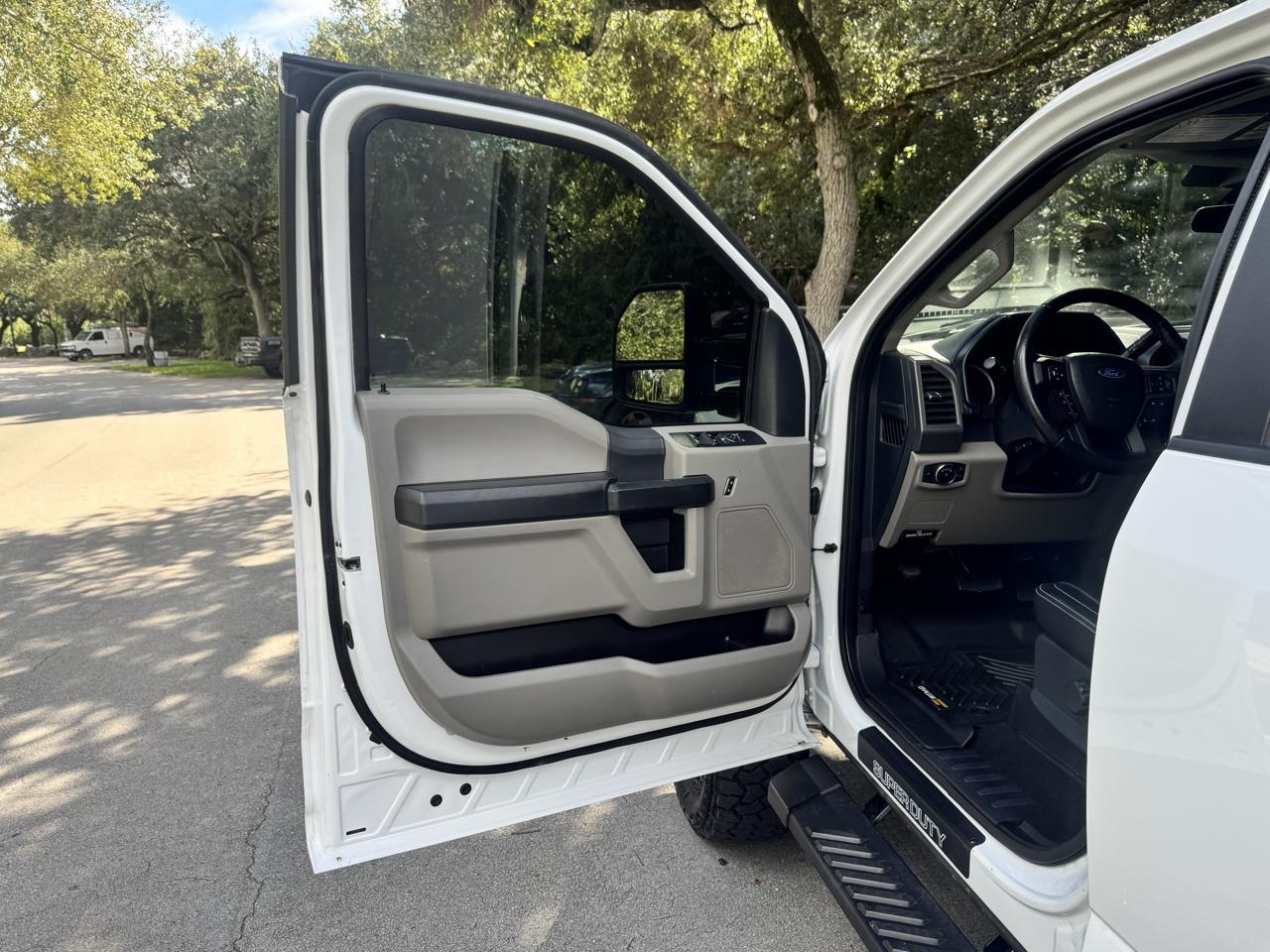 Ford Super Duty F-350 SRW  2022