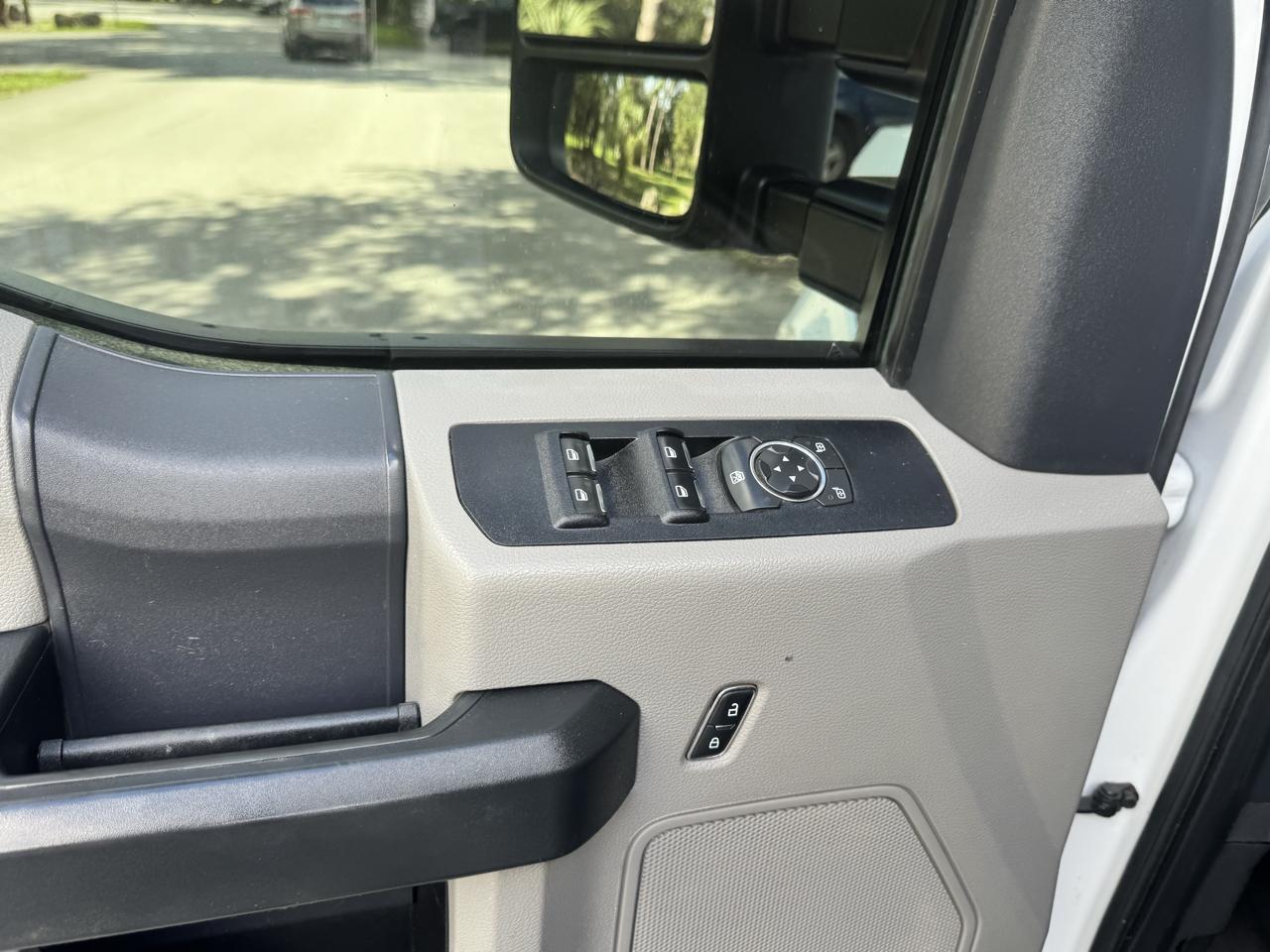 Ford Super Duty F-350 SRW  2022
