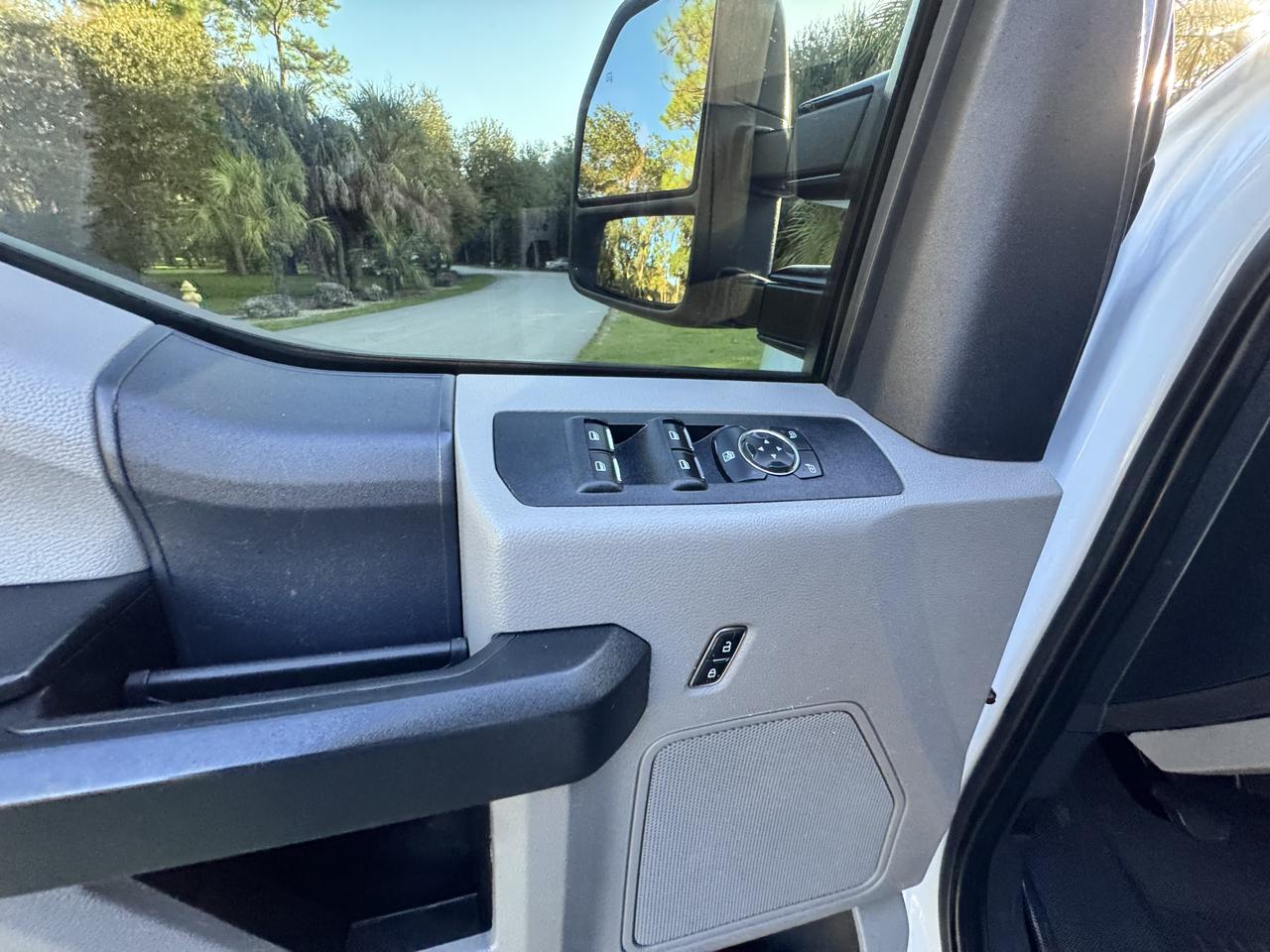 Ford Super Duty F-350 SRW  2022