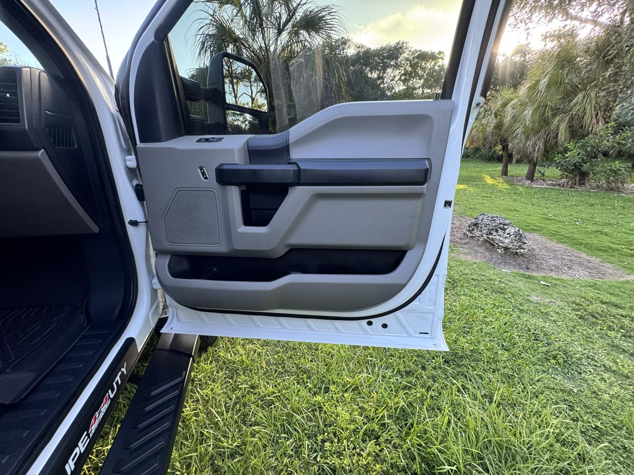 Ford Super Duty F-350 SRW  2022
