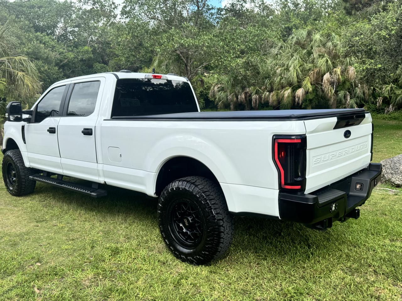 Ford Super Duty F-250 SRW XLT 4WD Crew Cab 8' Box 2022
