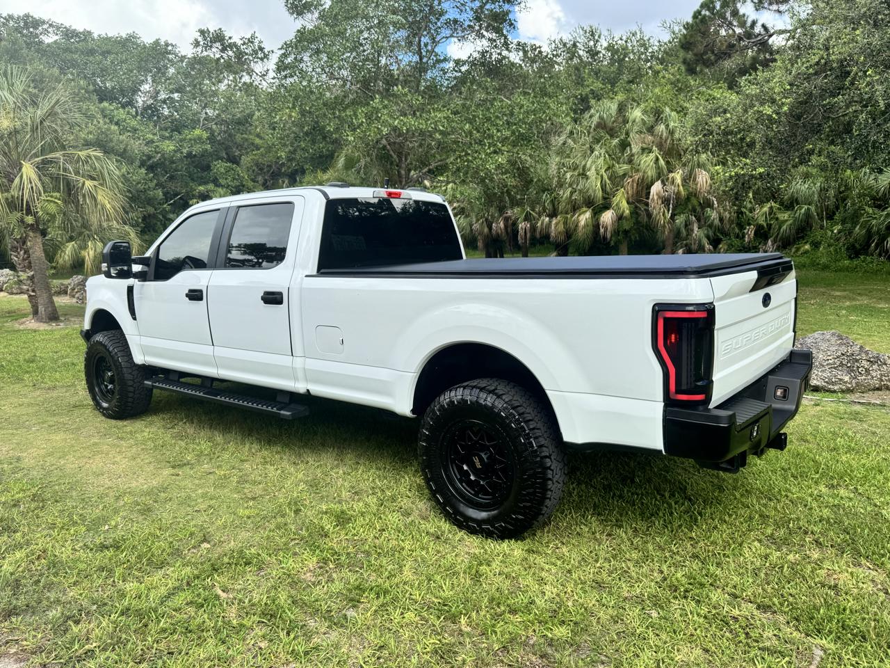 Ford Super Duty F-250 SRW XLT 4WD Crew Cab 8' Box 2022
