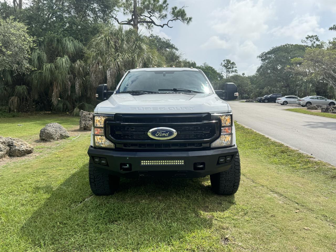 Ford Super Duty F-250 SRW XLT 4WD Crew Cab 8' Box 2022