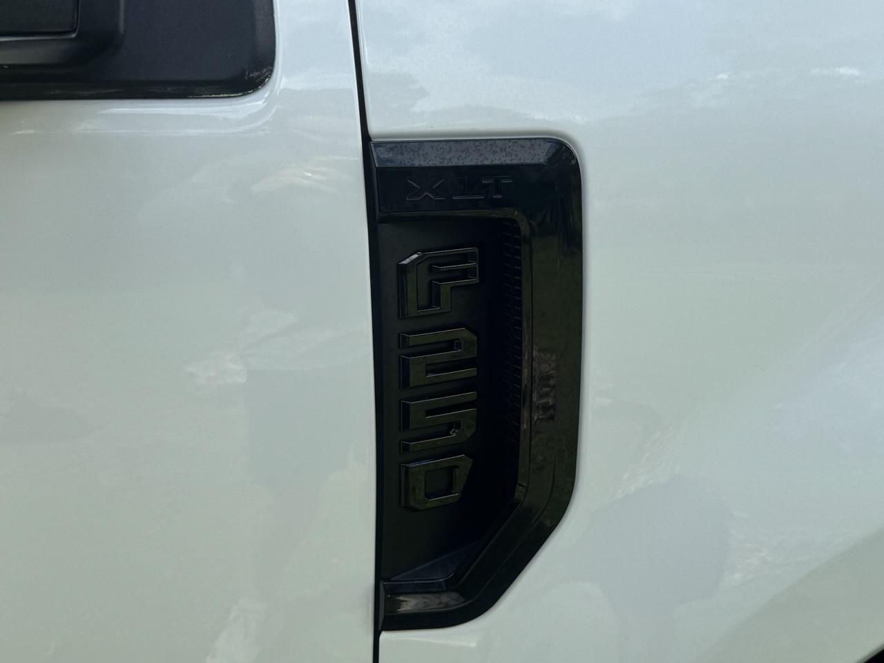 Ford Super Duty F-250 SRW XLT 4WD Crew Cab 8' Box 2022