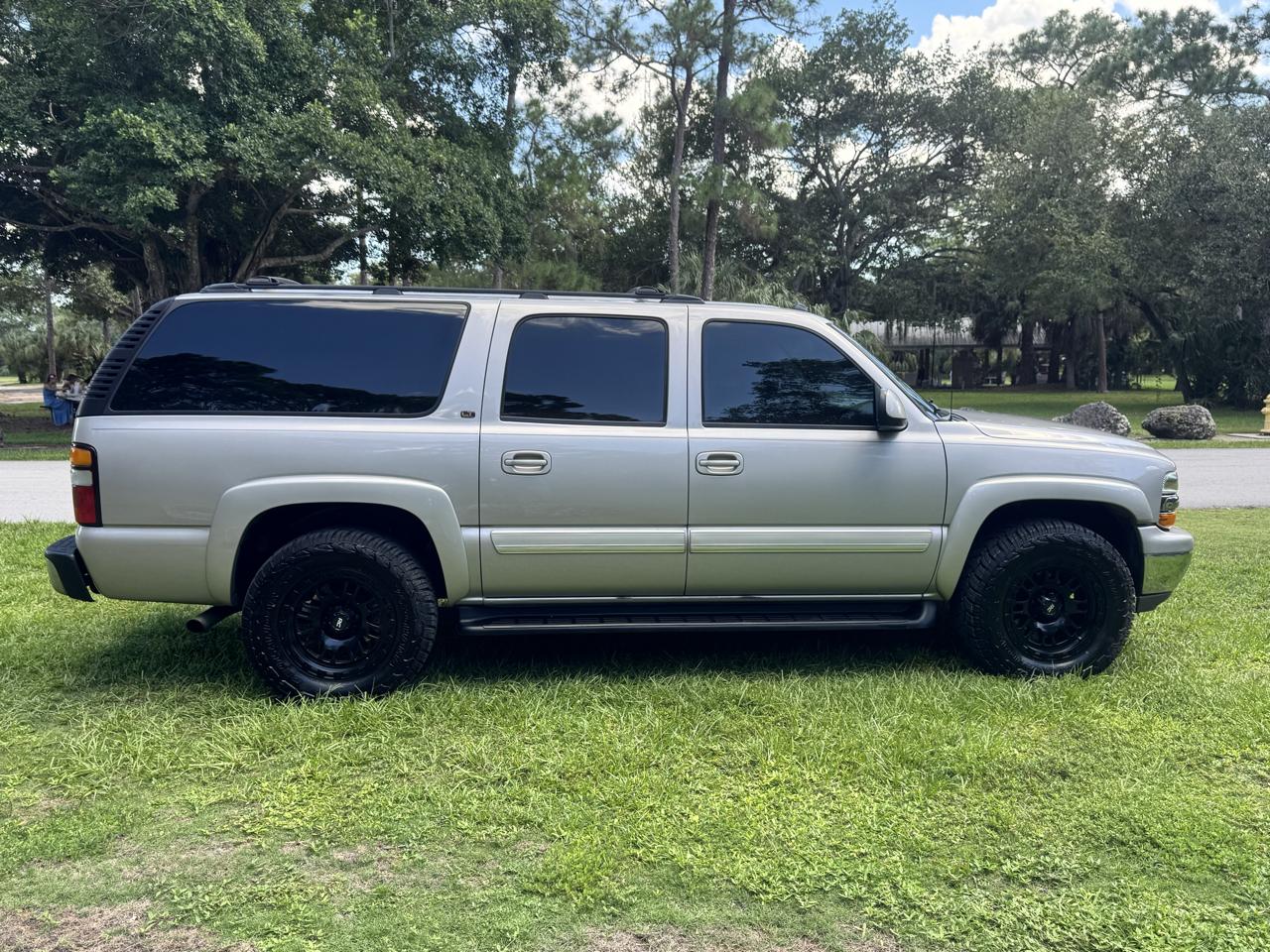 Chevrolet Suburban 4dr 1500 4WD LT 2005