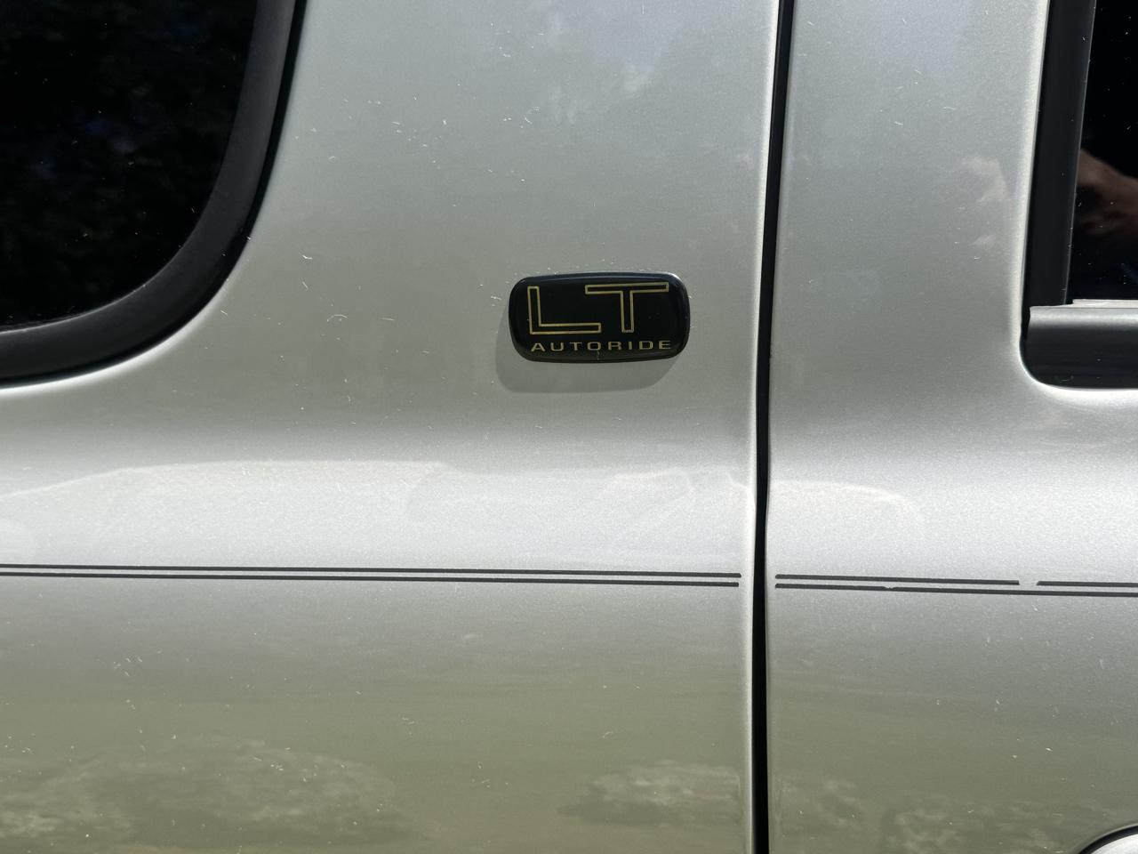 Chevrolet Suburban 4dr 1500 4WD LT 2005